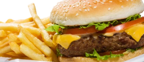 Milujete jídlo z fast foodu? Riskujete zdraví! 