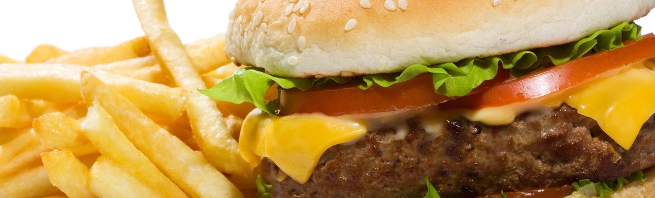 Milujete jídlo z fast foodu? Riskujete zdraví! 